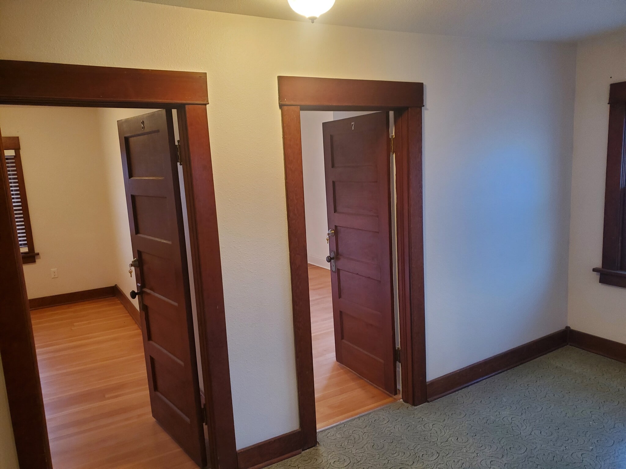 Building Photo - 115 N Oregon St