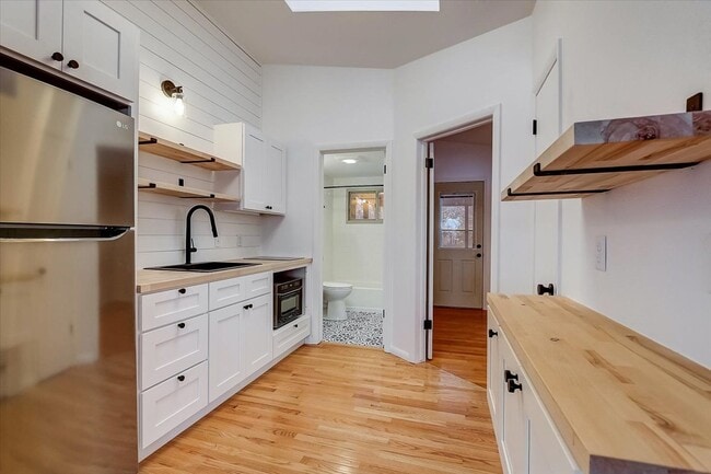 Building Photo - 1719 Carver St