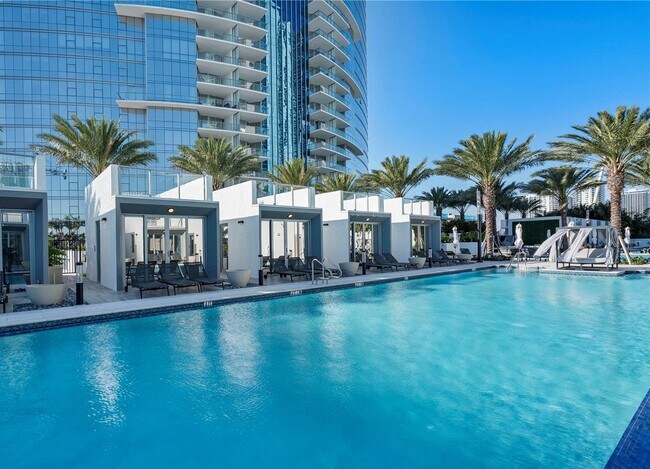 Building Photo - 851 NE 1st Ave