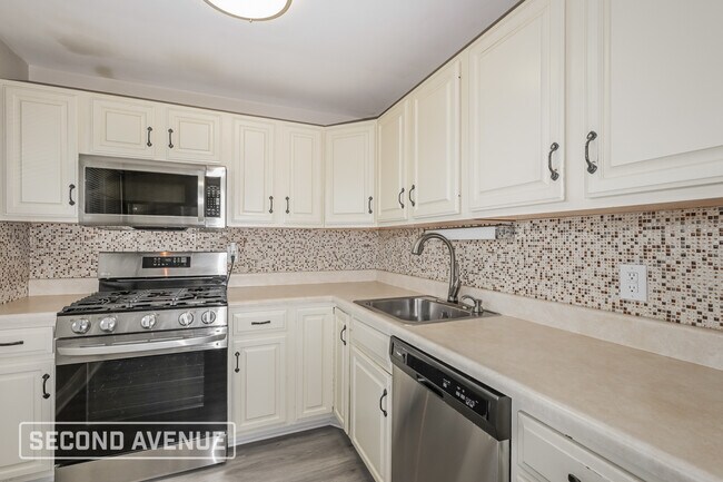 Building Photo - 219 Garden City Dr