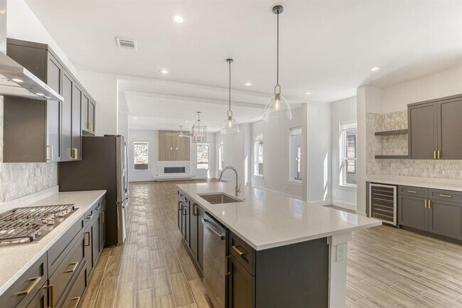 Building Photo - 9 Denbury Glen