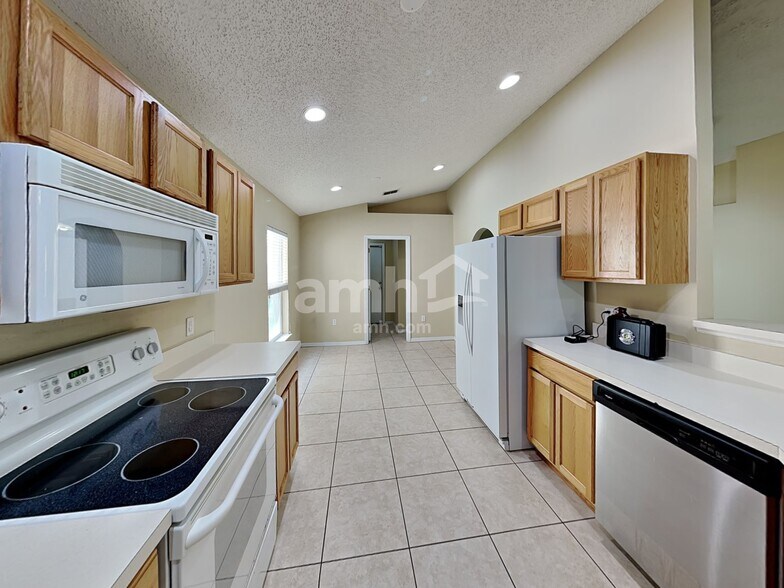 Building Photo - 1683 Sorento Cir