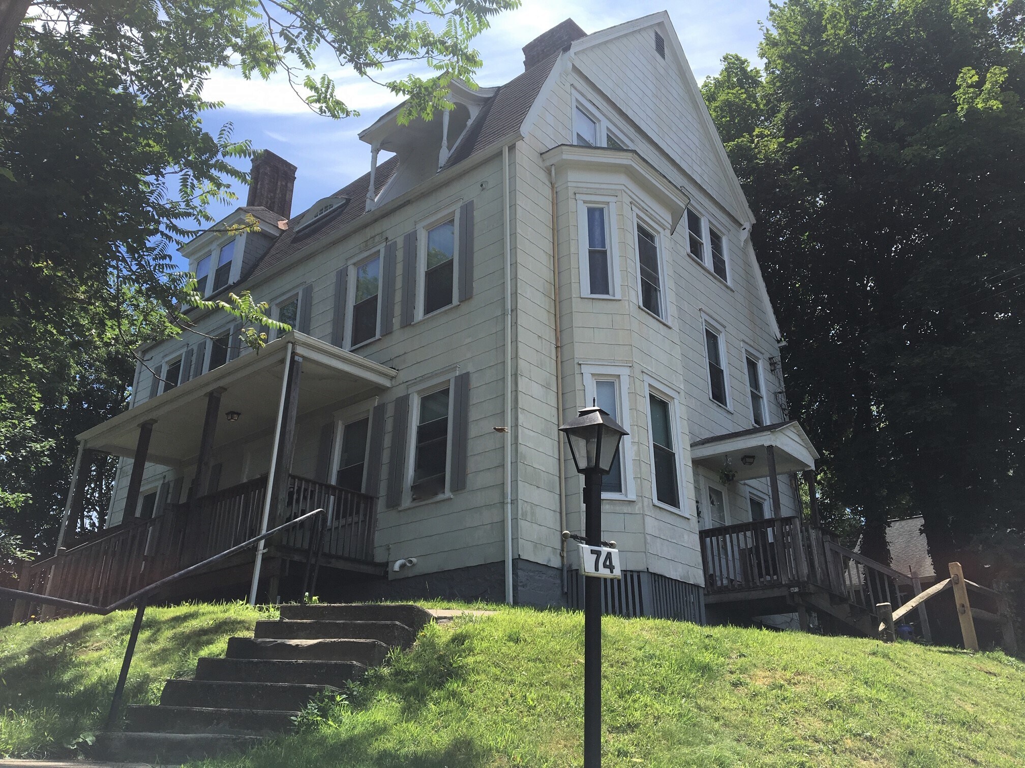 Building Photo - 74 N Linwood Ave