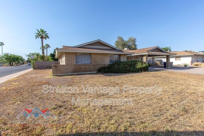 Building Photo - 704 E La Jolla Dr