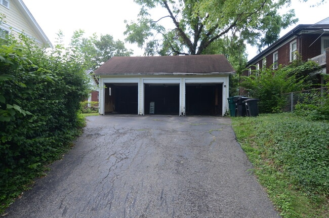 Building Photo - 6201 Bramble Ave