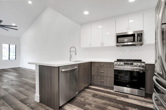 Building Photo - 4143 Palm Bay Cir