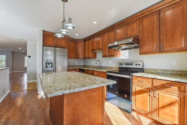 Building Photo - 155 Northfield Rd