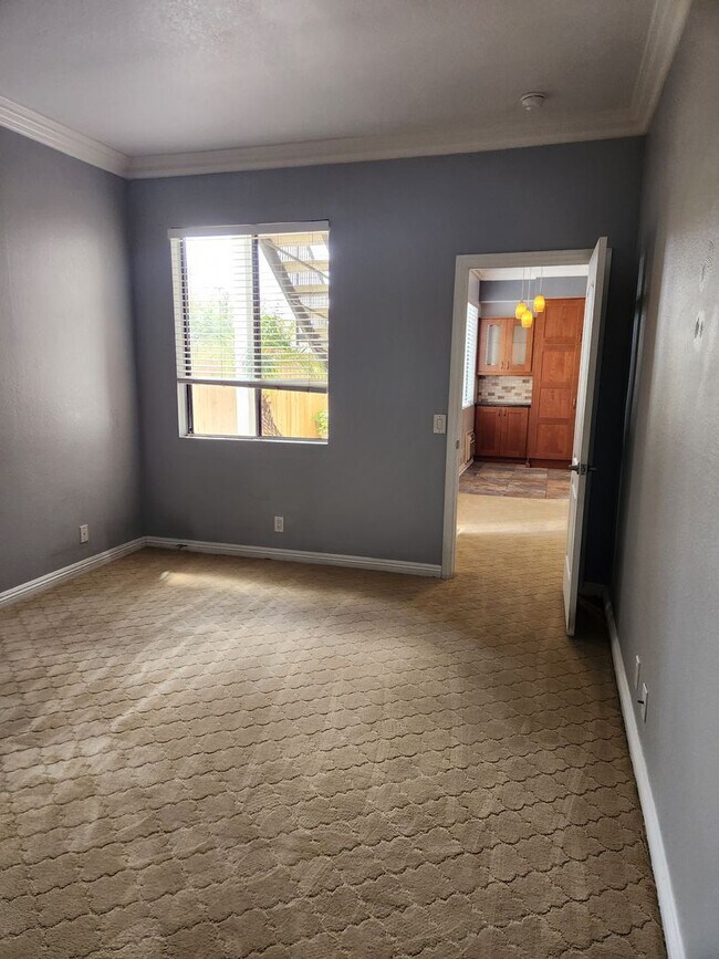 Building Photo - 4568 Kansas St