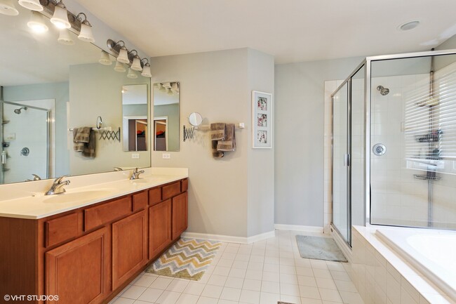 Building Photo - 800 Deroo Lp