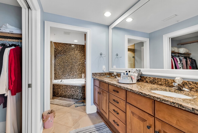 Building Photo - 1352 Villa Marbella Ct
