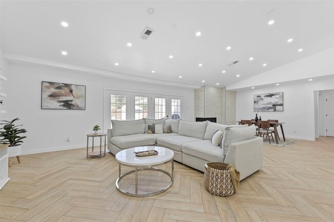 Building Photo - 3215 Whitehall Dr