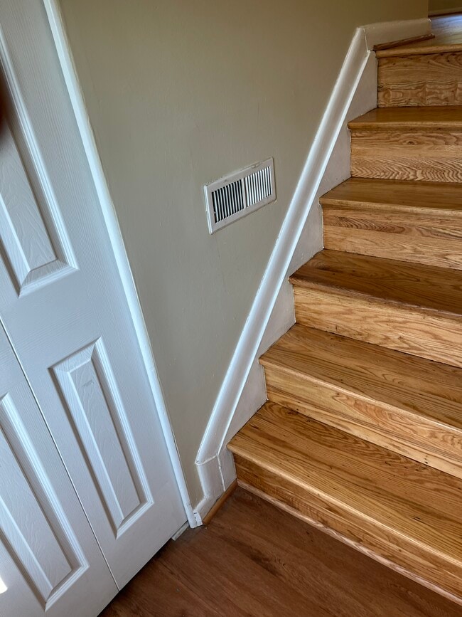 Building Photo - 2 Wimbledon Ln