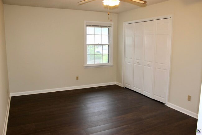 Building Photo - 1004 Ridge Cir S
