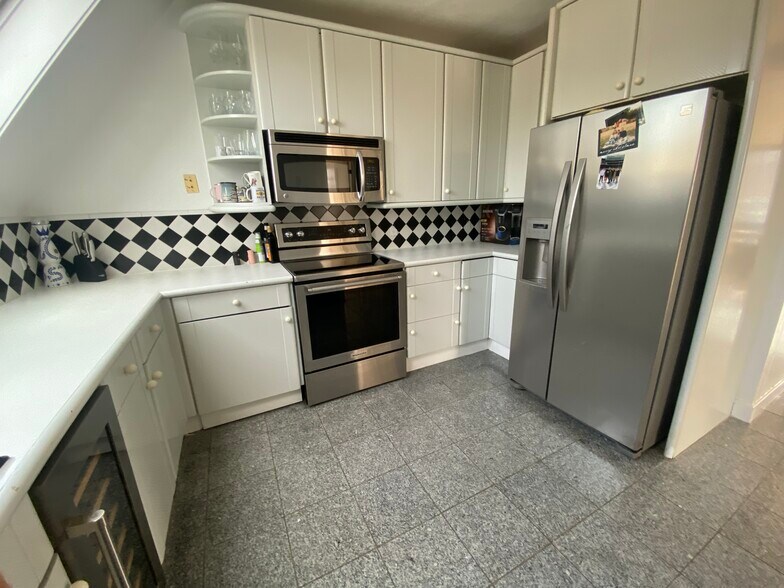 Building Photo - 21 Snow Hill St