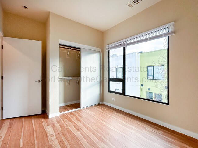 Building Photo - 203 Palisade Dr