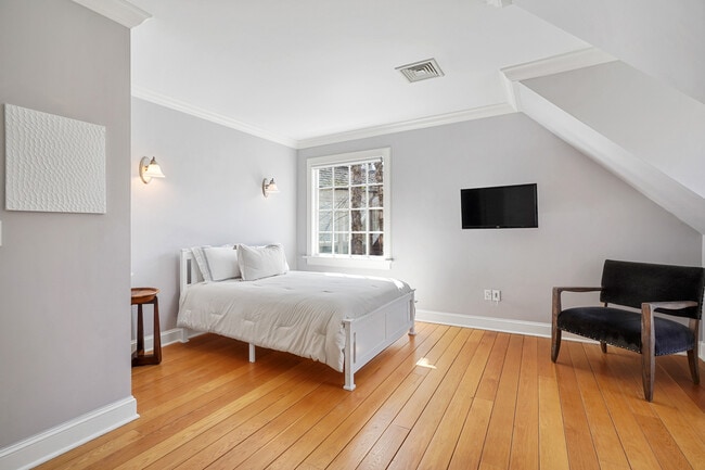 Building Photo - 556 Riversville Rd