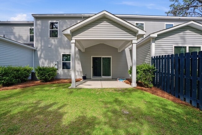 Building Photo - 17 Crown Ct