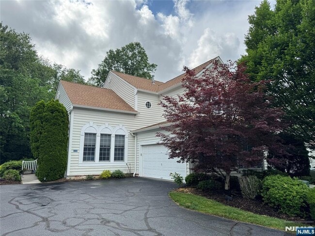 Building Photo - 61 Thistle Dr