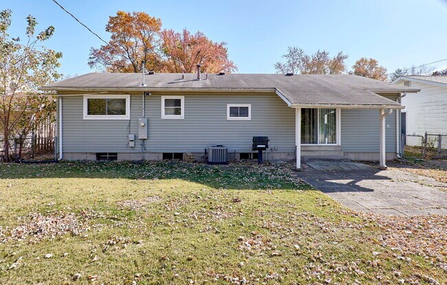 Building Photo - 2365 N Pointe Ln