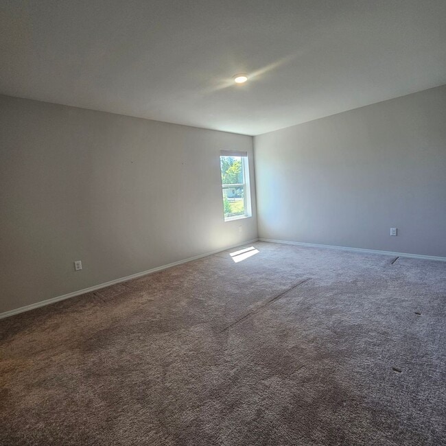 Building Photo - Move-In Ready 3 Bed, 2.5 Bath Home in Desirable Port Orchard Neighborhood