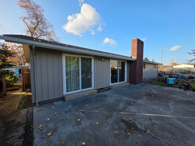 Primary Photo - Great Vintage Home!