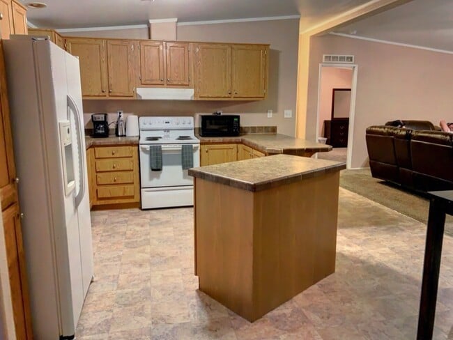 Building Photo - Fully Furnished Nice 3BR/2BA Home