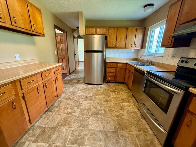 Building Photo - 70 Kesling Dr