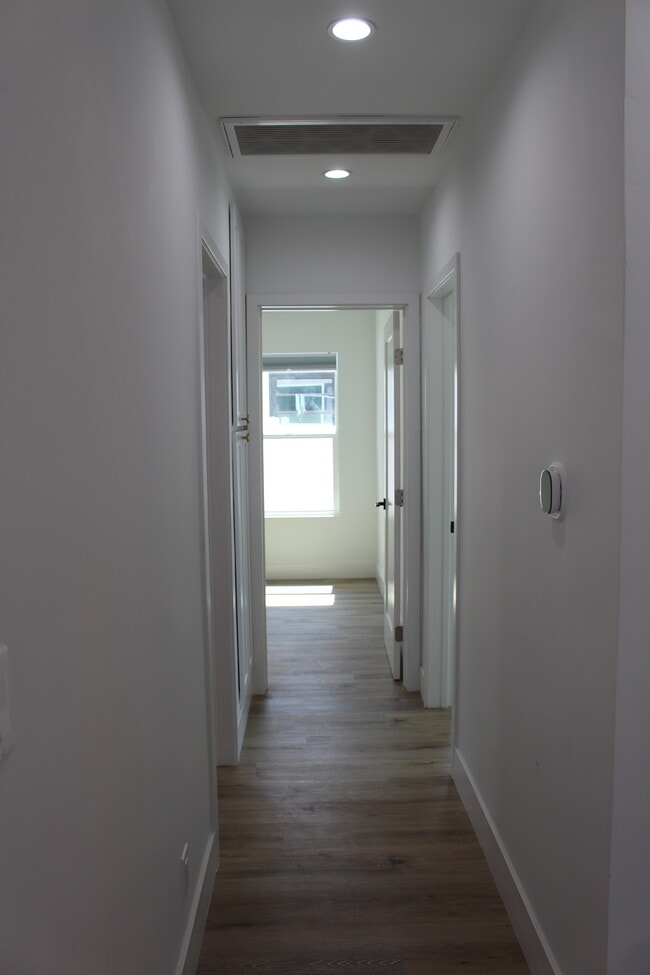 Building Photo - 229 Jesse Ave