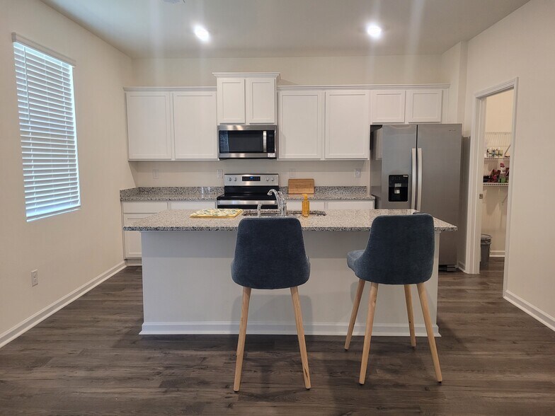 Building Photo - 2021 Vidalia Ct