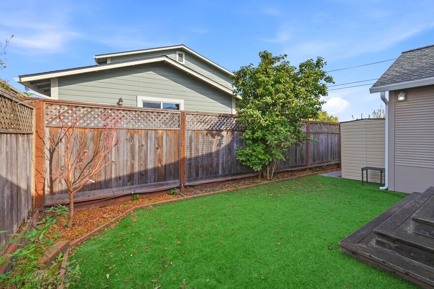 Building Photo - 603 Poplar Ave