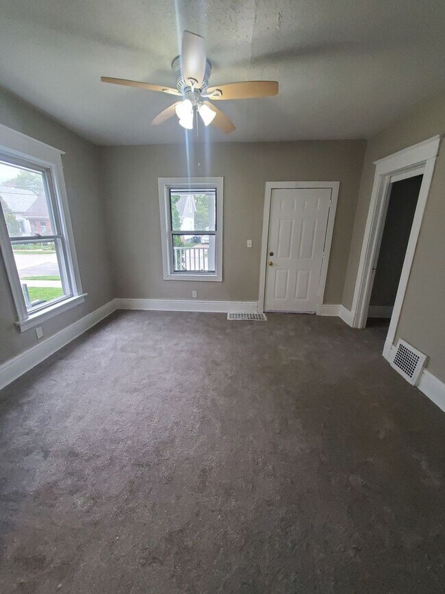 Building Photo - 509 Parkview Dr
