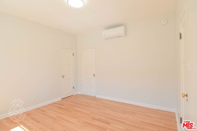 Building Photo - 1069 S Holt Ave