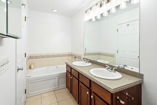 Building Photo - 500 Fulton Ct