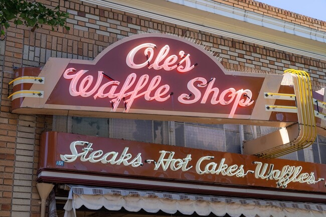 Building Photo - 1722 27th Avenue