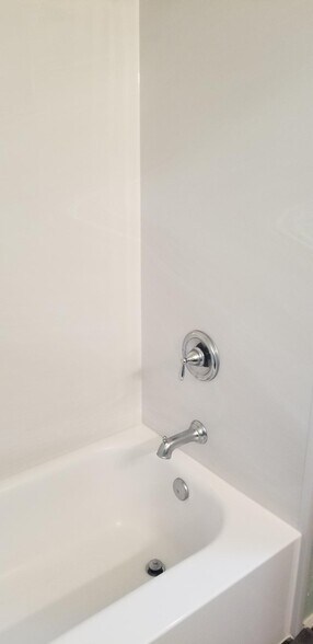 Building Photo - 509 Constitution Ave S