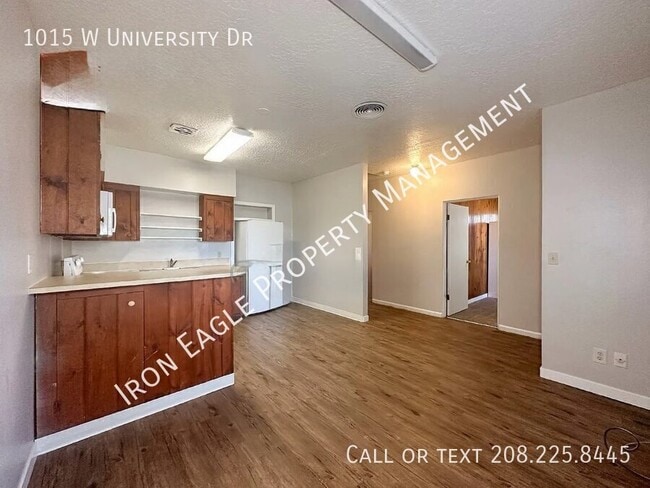 Building Photo - 1015 W University Dr