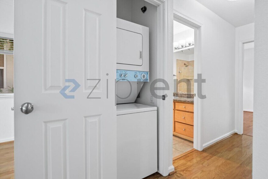 Building Photo - Unit 17