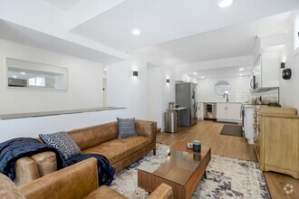 Building Photo - 1820 W 38th St
