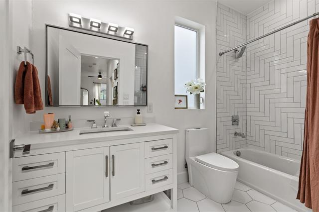 Building Photo - 2222 Moser Ave