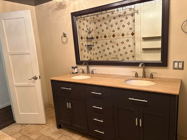 Dual sink vanity - 6601 Louise Ave