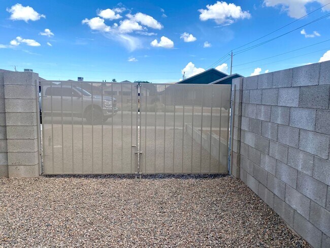 Building Photo - Centrally Located 3BR Home Near Airway Ave | Granite Kitchen, 2-Car Garage & Fenced Yard!