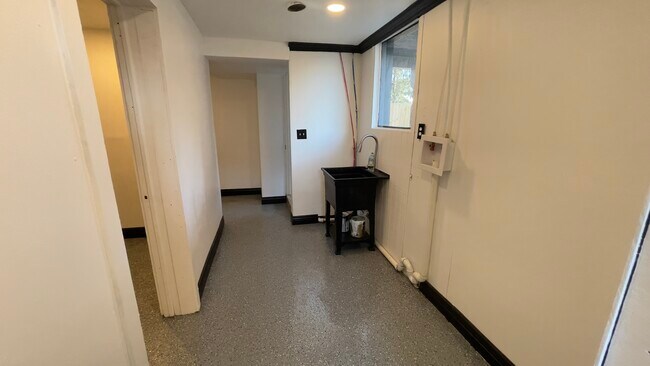 Building Photo - 308 9th St