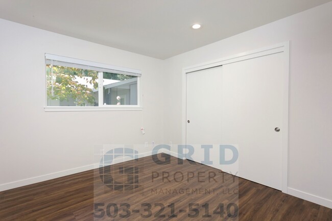 Building Photo - GPM392 - NE Everett St (T1)
