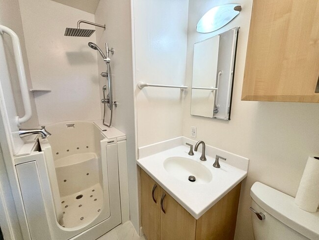 Building Photo - Newly Renovated 3BR/2BA Townhouse at Waial...