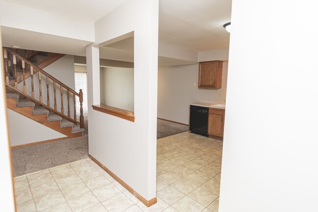 Building Photo - 3 bedroom / 2.5 bathroom Townhome for Rent...