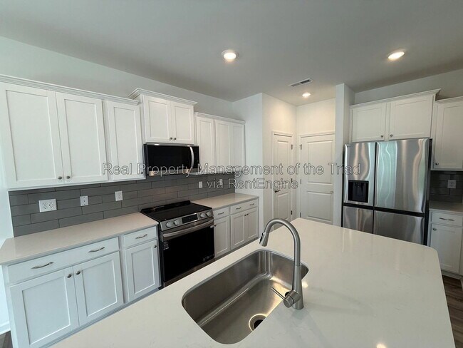 Building Photo - 5236 Amaryllis Wy