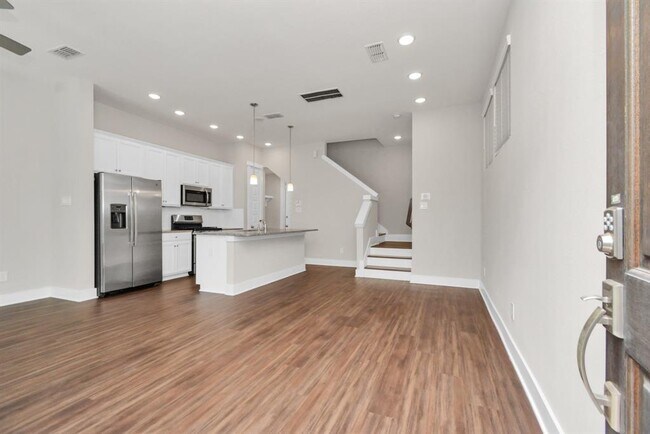 Building Photo - 716 Strawberry Pines Ct