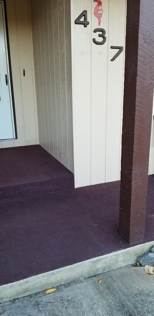 Building Photo - 3 bedroom, 2 bathroom home in well established neighborhood.