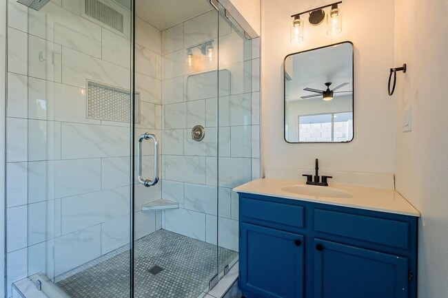 Building Photo - Updated home in Chandler!