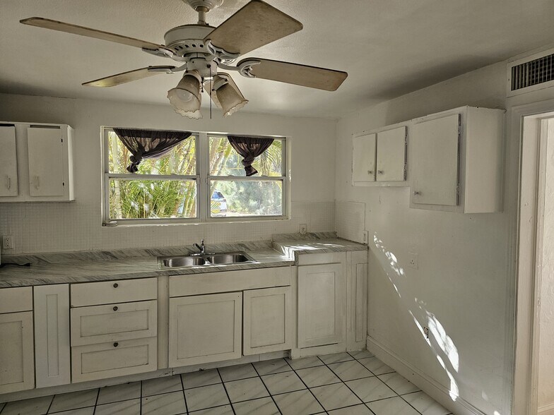 Building Photo - 25445 Shore Dr